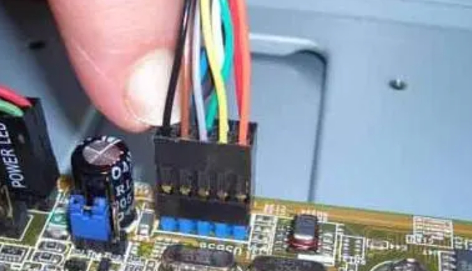 电脑开机提示“usb device over current status detected”关机